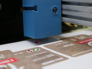 Machine printing labels