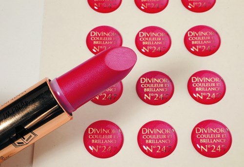 Image of lipstick and circular lipstick labels