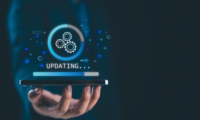 Image of operating system downloading in someone's hands